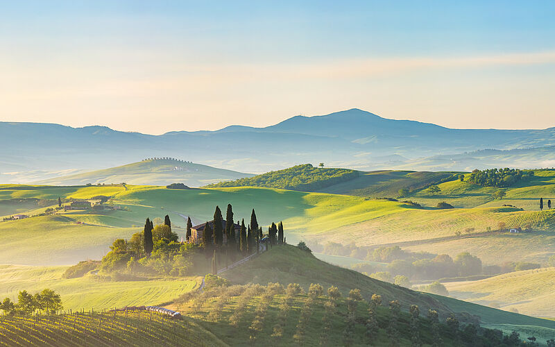 sparschwein und geld am meer