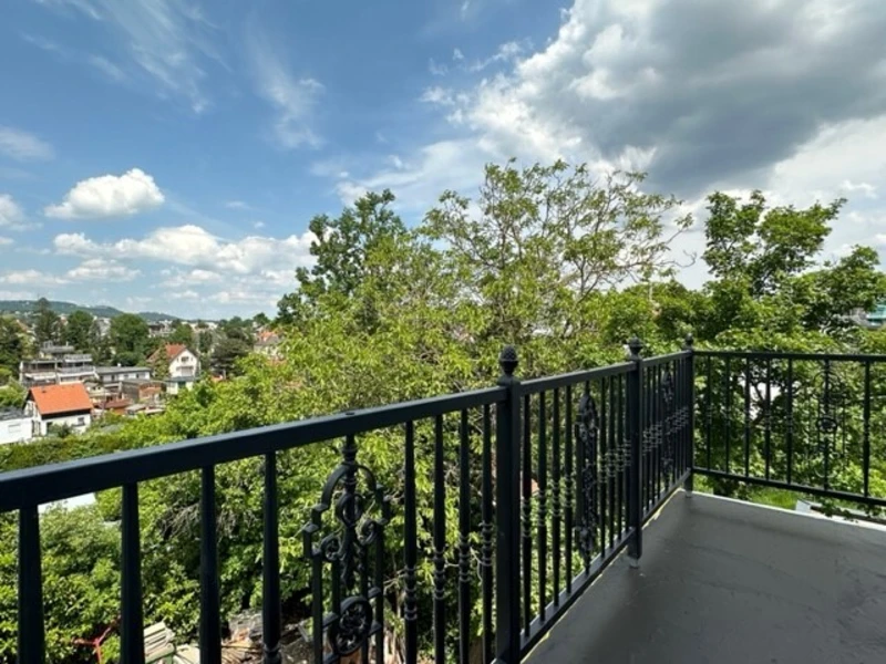 Exklusive, top-sanierte Stilaltbau-Villa mit Fernblick in Bestlage von Gersthof