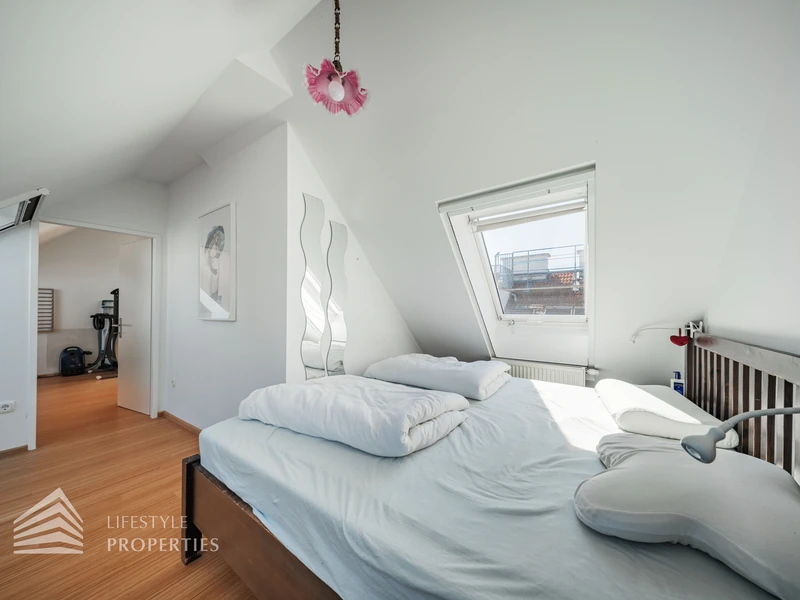 Elegante 3-Zimmer Dachgeschosswohnung mit Terrasse