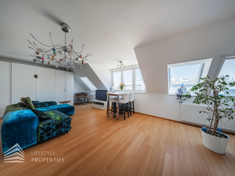 Elegante 3-Zimmer Dachgeschosswohnung mit Terrasse