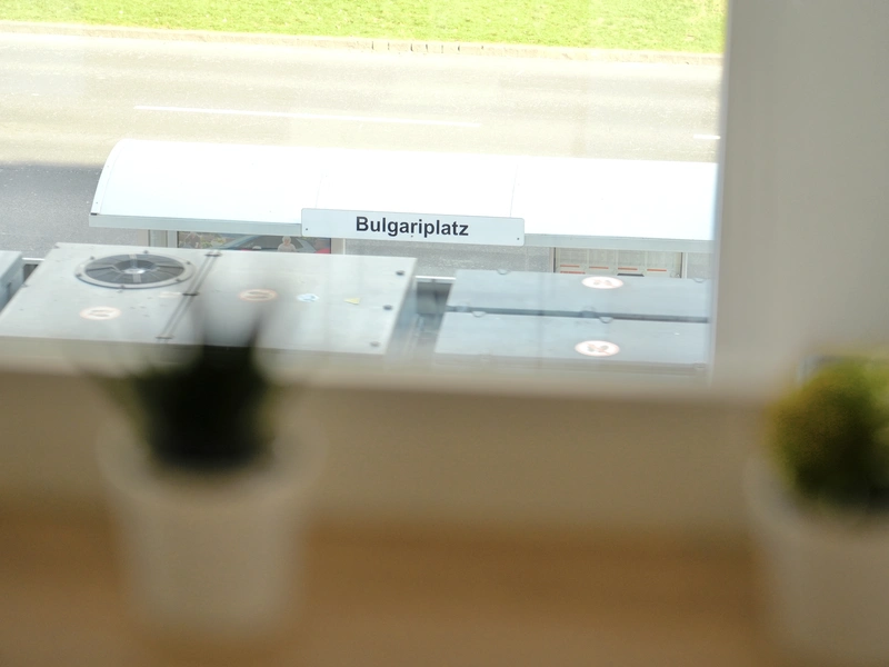 Helle 2-Zimmer-Wohnung mit Balkon und Abstellraum– Urbaner Komfort im High Five!