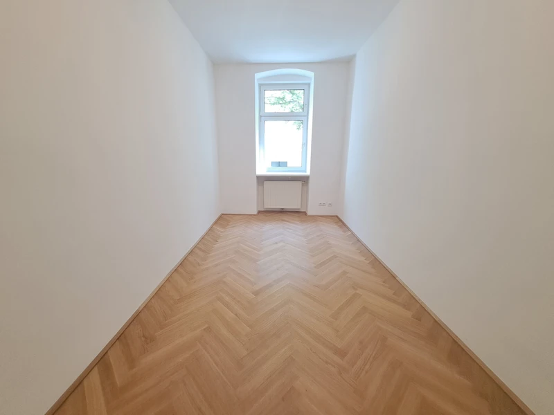 5 Zimmer-Altbauwohnung mit Balkon-Option im beliebten Stuwerviertel!