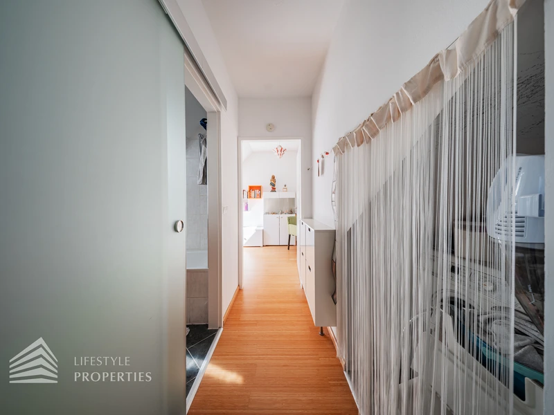 Elegante 3-Zimmer Dachgeschosswohnung mit Terrasse