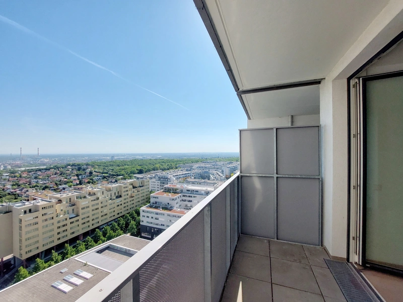 2-Zimmer-Wohnung mit Balkon im 16. OG mit sensationellem Weitblick!