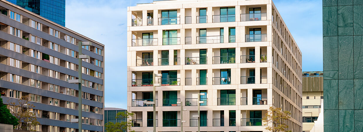 Moderner Neubau in Österreich mit Eigentumswohnungen, typisches Beispiel für Kauf vom Plan.