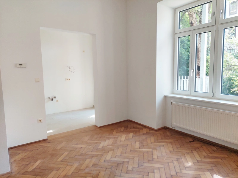 Neu sanierte Innenstadtwohnung mit Balkon – Altbauflair trifft modernen Wohnkomfort