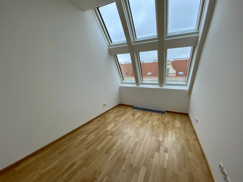Dachgeschoßwohnung mit Dachterrasse & hervorragender Verkehrsanbindung