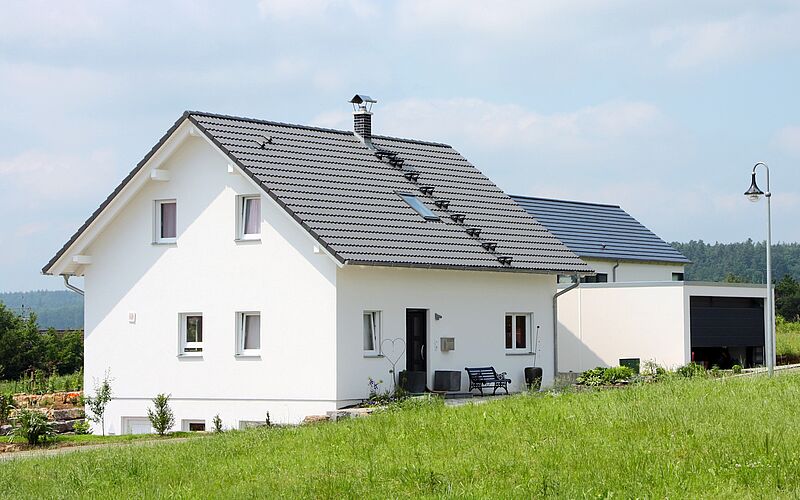 Haus auf Wiese