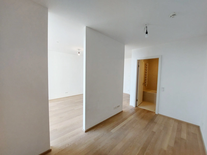 2-Zimmer-Wohnung mit Balkon im 16. OG mit sensationellem Weitblick!