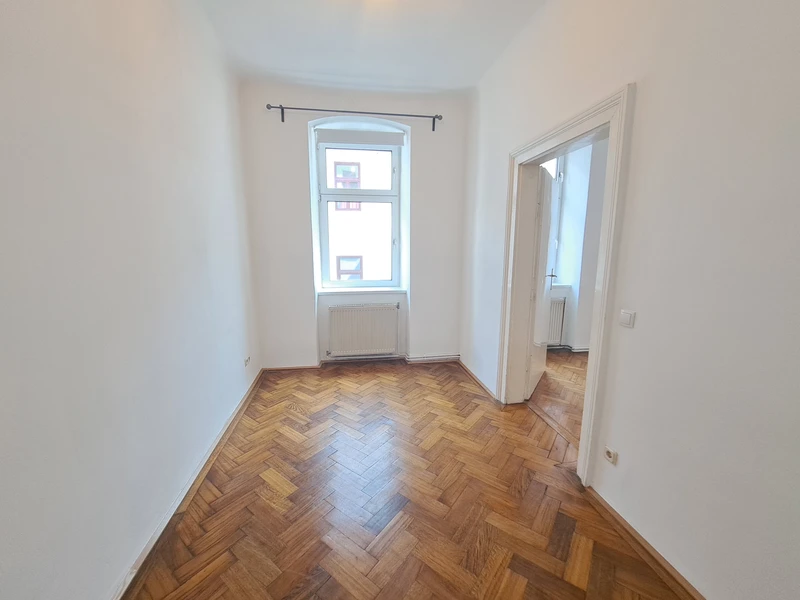 2 Zimmer-Altbauwohnung mit Küche in Praternähe!