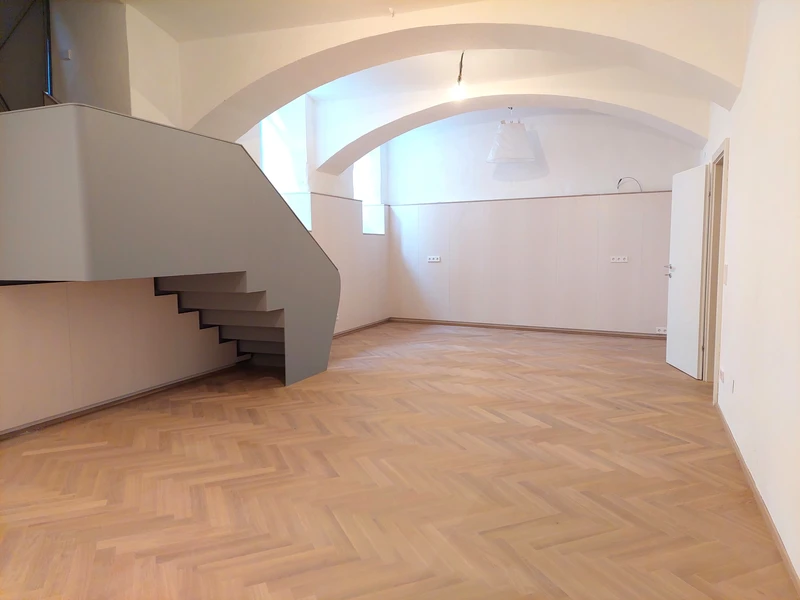 Modernisiertes Atelier im historischen Altbau in bester Stadtlage