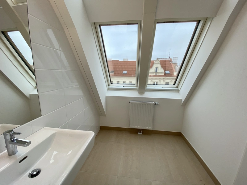 Dachgeschoßwohnung mit Dachterrasse & hervorragender Verkehrsanbindung