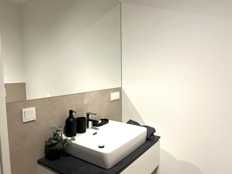 Moderne 2-Zimmer-Wohnung mit Einbauküche im 19.OG und Co-Working-Raum – Perfekt für junge Paare!