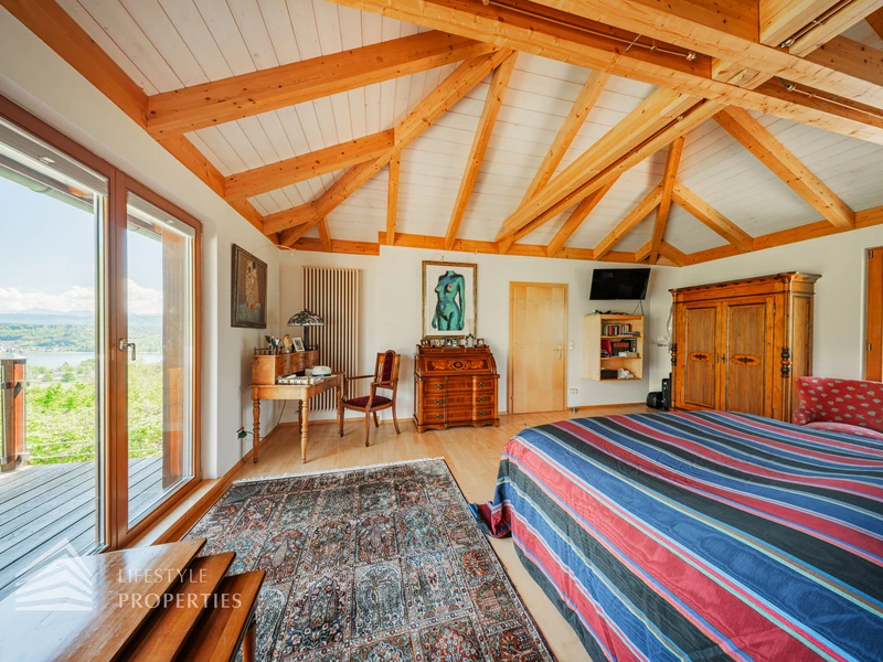 Prachtvolle Villa mit Pool und Garten mit Blick auf den Wörthersee und die mächtigen Karawanken
