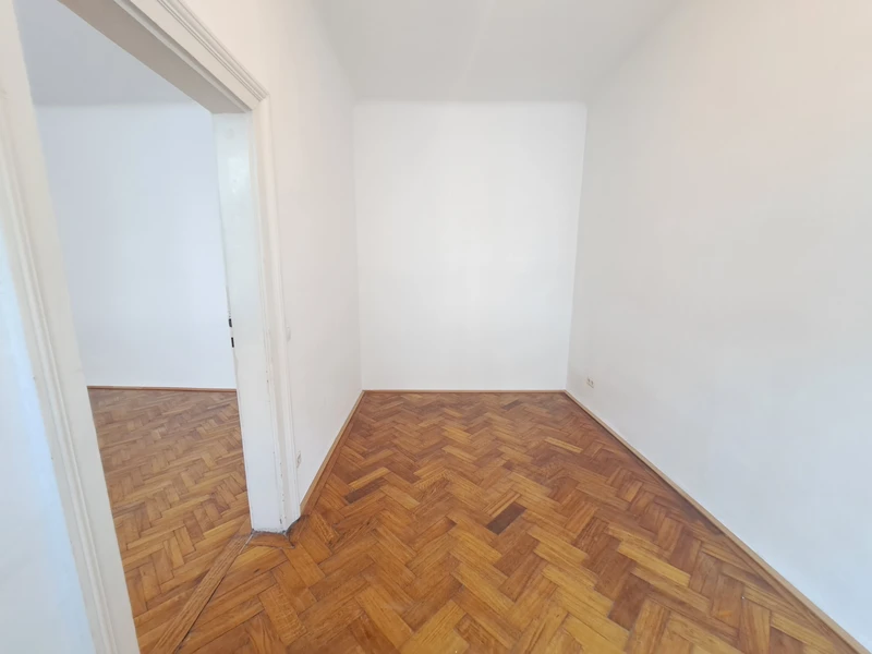 2 Zimmer-Altbauwohnung mit Küche in Praternähe!