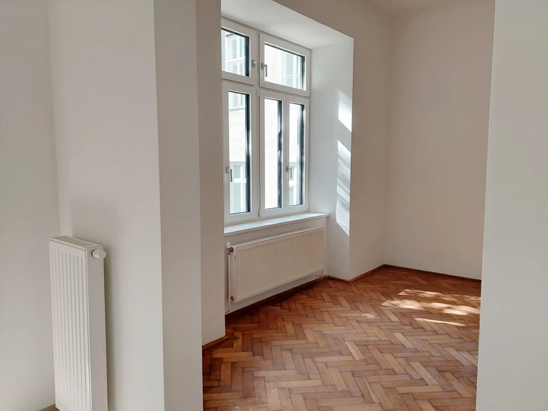 Neu sanierte Innenstadtwohnung mit Balkon – Altbauflair trifft modernen Wohnkomfort