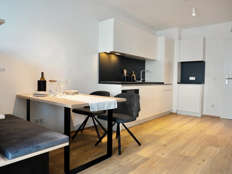 Helle 2-Zimmer-Wohnung mit Balkon und Abstellraum– Urbaner Komfort im High Five!