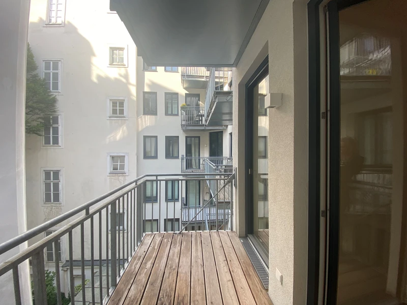 Exklusives Wohnen im Herzen der Altstadt mit Balkon - großzügige 3-Zimmerwohnung beim Hohen Markt!
