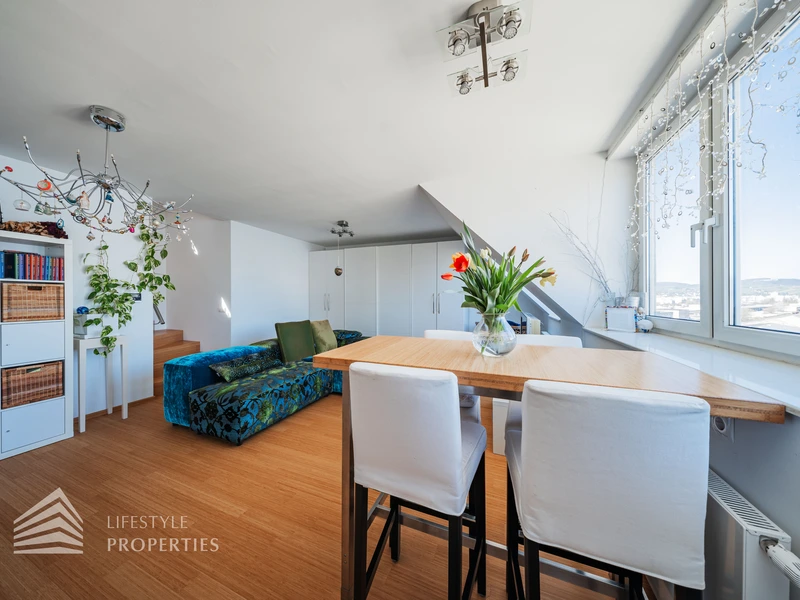 Elegante 3-Zimmer Dachgeschosswohnung mit Terrasse