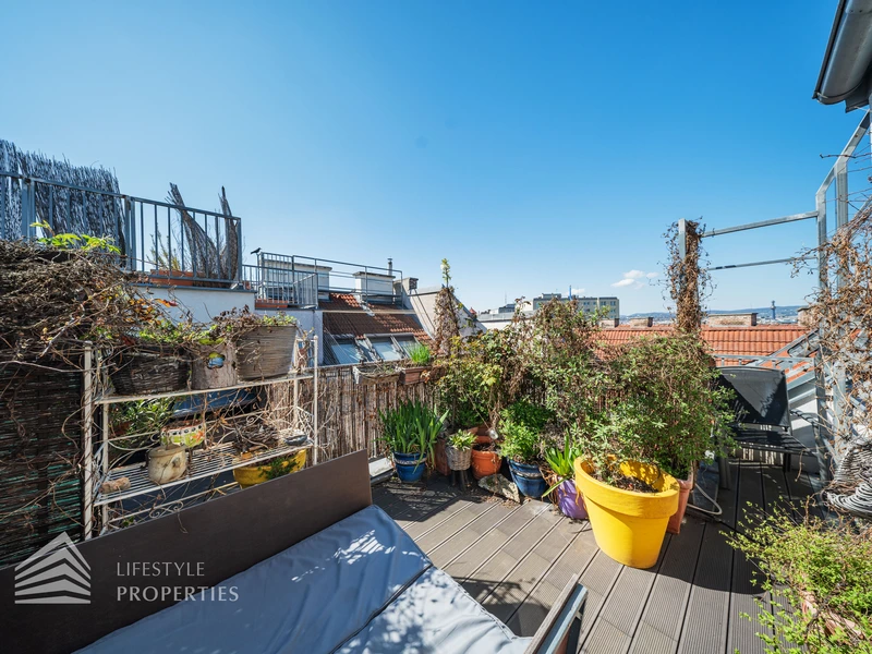 Elegante 3-Zimmer Dachgeschosswohnung mit Terrasse