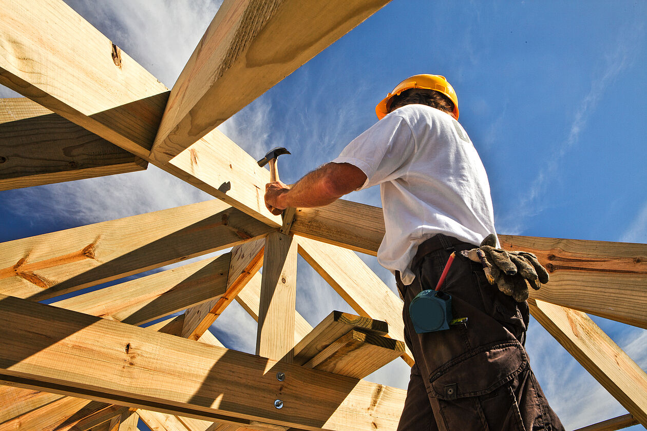 Bauarbeiter beim Haus bauen