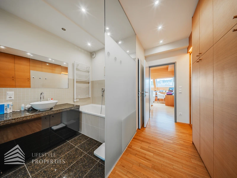 Beeindruckende 5-Zimmer Dachterrassenwohnung im 6. Wiener Gemeindebezirk