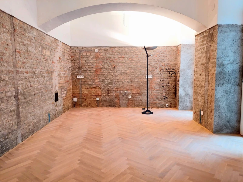 Modernisiertes Atelier im historischen Altbau in bester Stadtlage