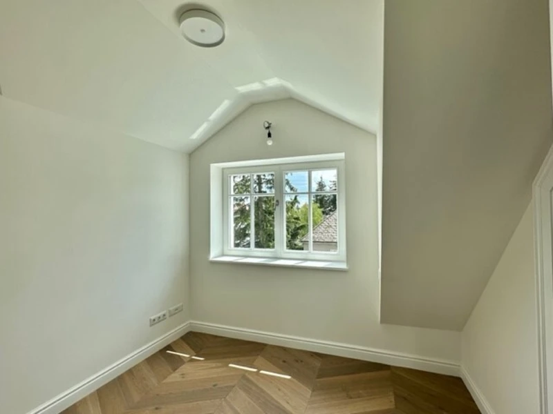 Exklusive, top-sanierte Stilaltbau-Villa mit Fernblick in Bestlage von Gersthof