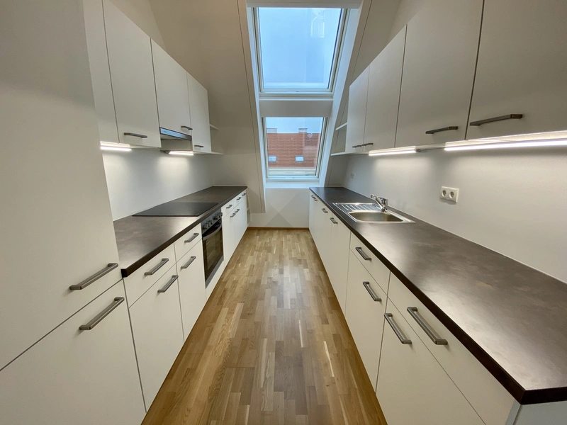 Dachgeschoßwohnung mit Dachterrasse & hervorragender Verkehrsanbindung