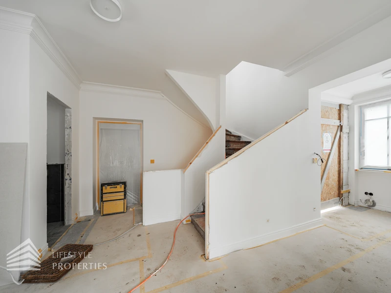Exklusive, top-sanierte Stilaltbau-Villa mit Fernblick in Bestlage von Gersthof
