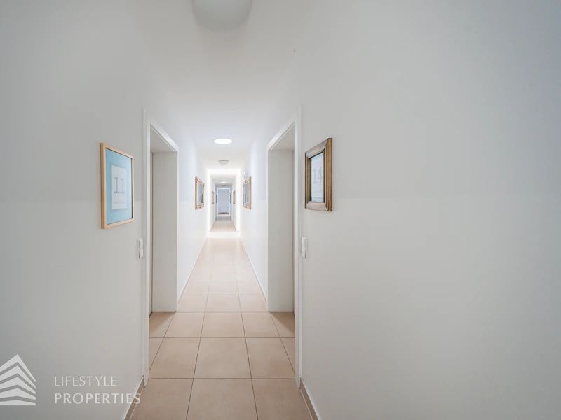 3,9% Rendite! Verpachtetes Apartmenthaus mit 16 Apartments und 2 Geschäftslokalen, Nähe Flughafen Wien