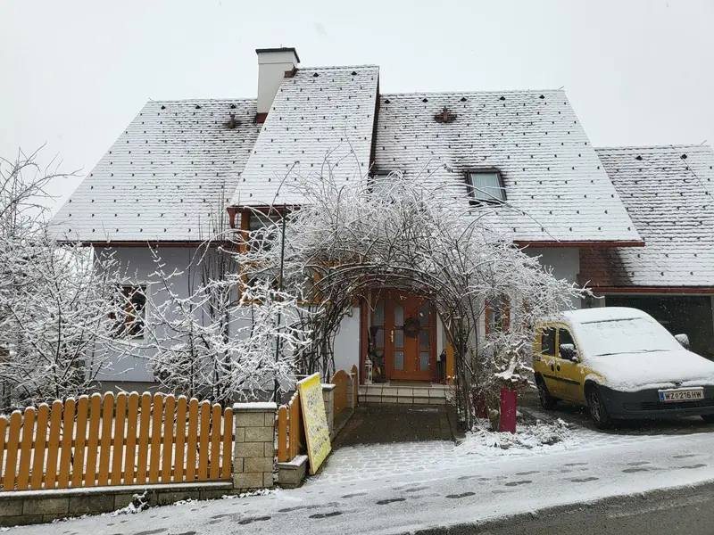 Neuwertiges Einfamilienhaus in Mortantsch: 6 Zimmer, Garten, 2 Terrassen, Top-Ausstattung!
