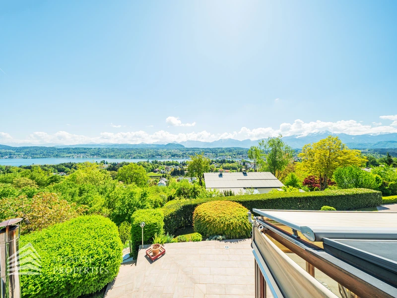 Prachtvolle Villa mit Pool und Garten mit Blick auf den Wörthersee und die mächtigen Karawanken