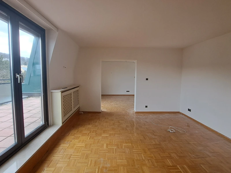 Sanierungsbedürftige 4-Zimmer Terrassen-Wohnung mit viel Potenzial!