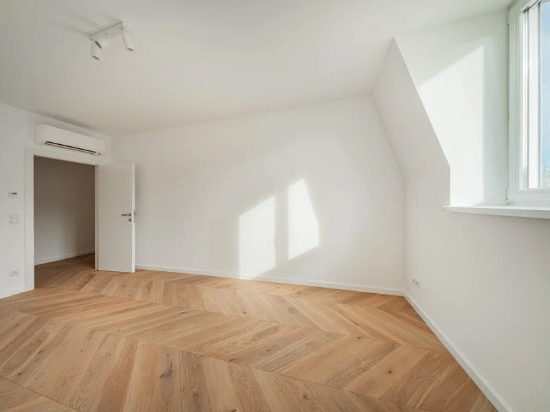 Wunderschöne 5-Zimmer-Dachgeschosswohnung – Erstbezug mit großer Dachterrasse!