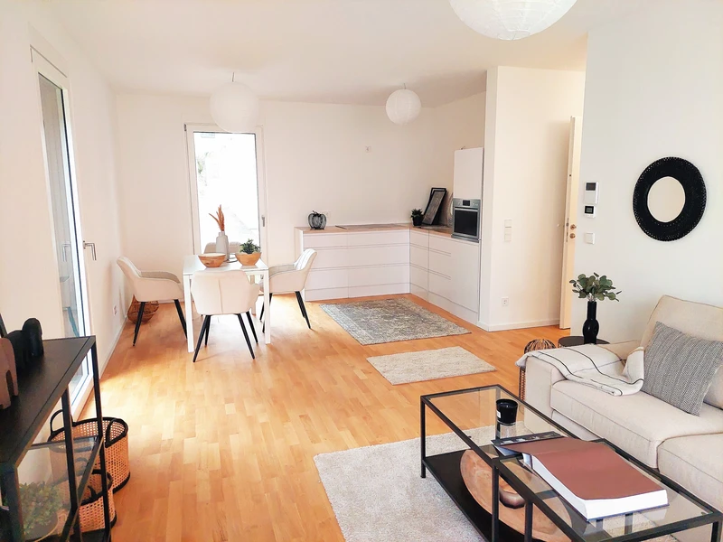 Vorsorgewohnung! - 6 Zimmer mit Freifläche!