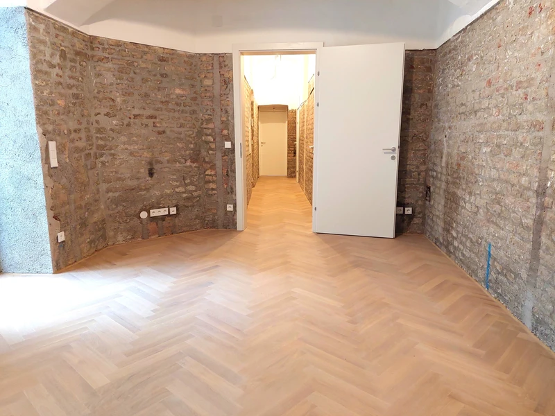 Modernisiertes Atelier im historischen Altbau in bester Stadtlage