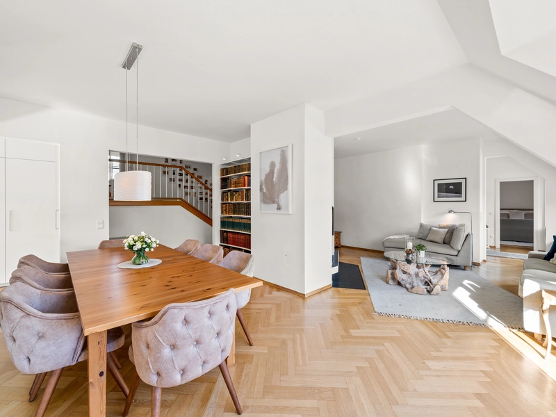 Großzügige Dachgeschoßwohnung mit Terrasse in Top-Lage!