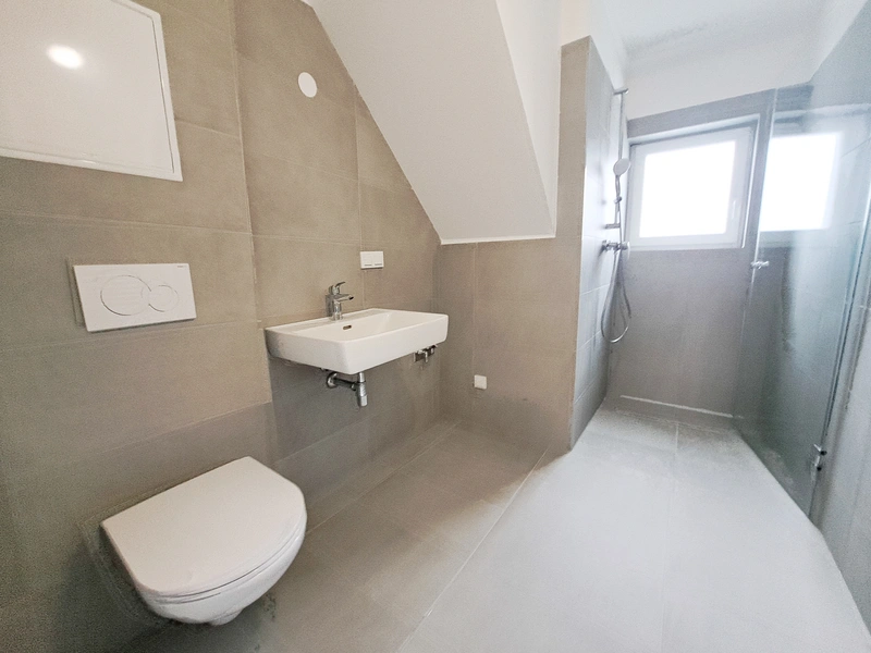 Zentrale, sanierte 2-Zimmer-Wohnung mit hervorragender Anbindung