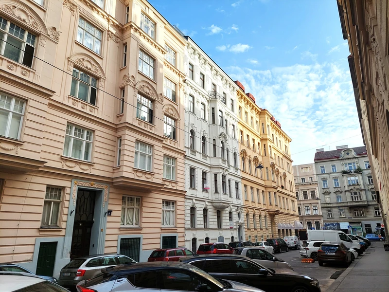 Modernisiertes Atelier im historischen Altbau in bester Stadtlage