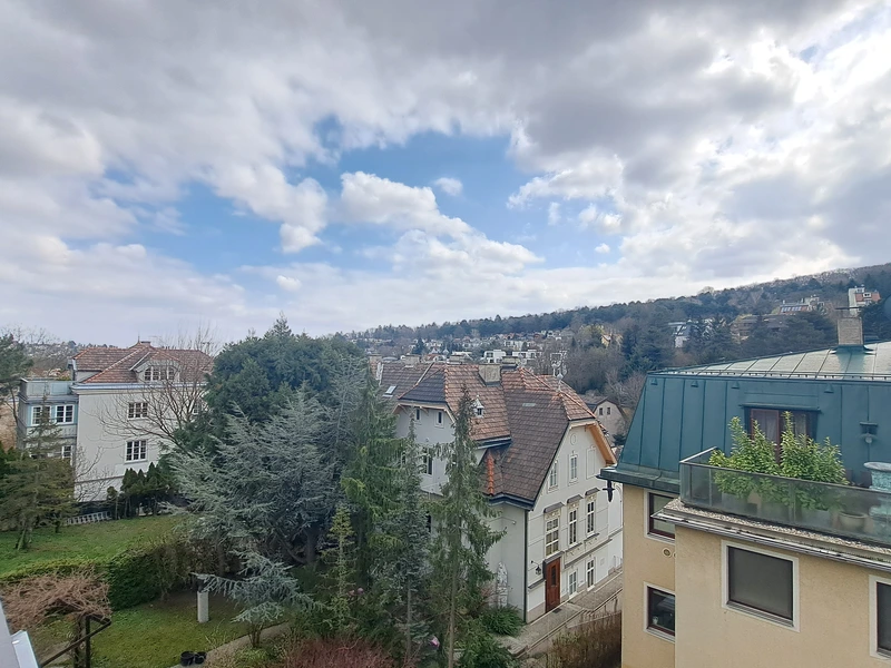 Sanierungsbedürftige 4-Zimmer Terrassen-Wohnung mit viel Potenzial!