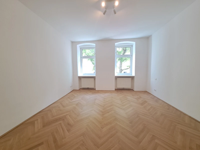 5 Zimmer-Altbauwohnung mit Balkon-Option im beliebten Stuwerviertel!