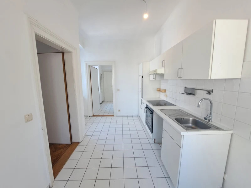 2 Zimmer-Altbauwohnung mit Küche in Praternähe!