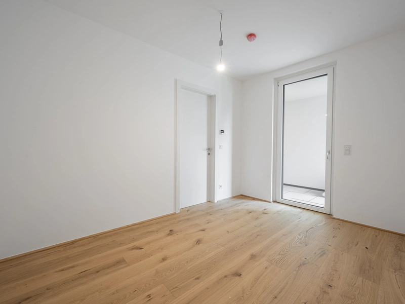 3-Zimmerwohnung mit Pool & Eigengarten!