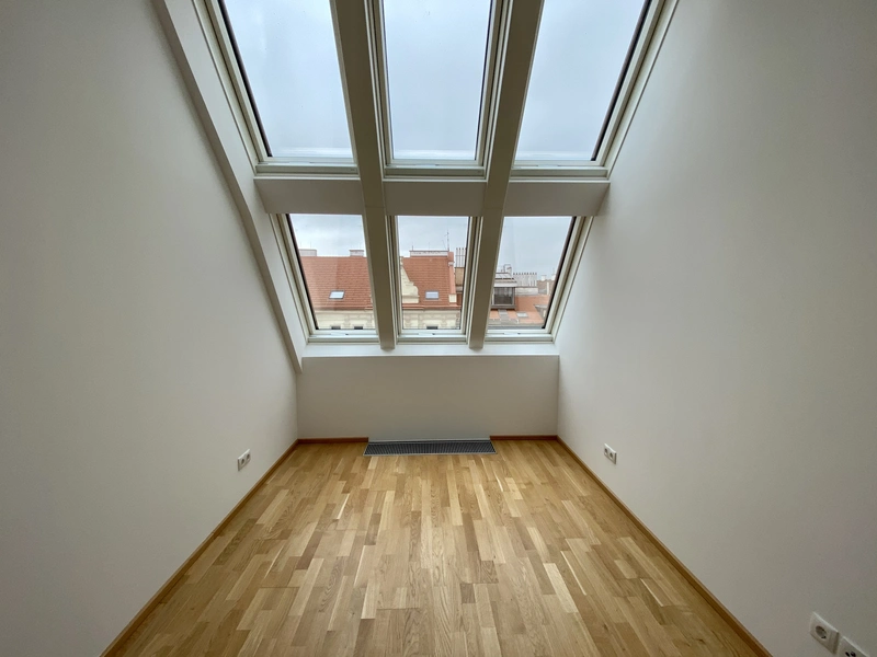 Dachgeschoßwohnung mit Dachterrasse & hervorragender Verkehrsanbindung