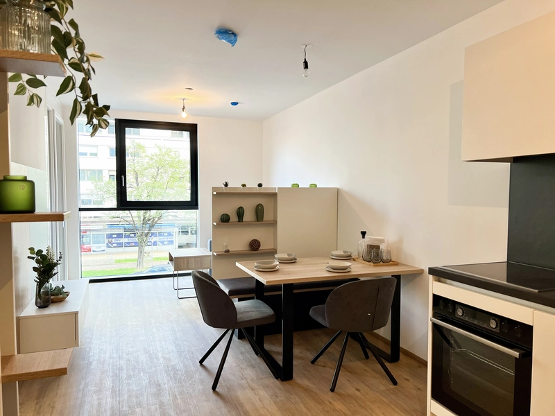 Modern Wohnen im High Five ++ 2 Zimmerwohnung mit Loggia und Abstellraum ab 01. Juni ++