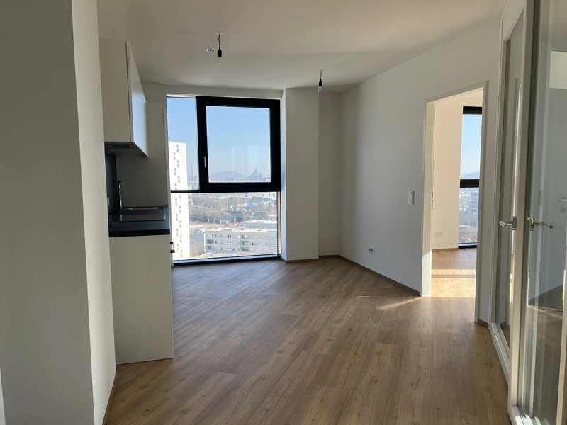 Ihr Traumzuhause im High Five! Wohnung mit 3 getrennten Räumen und Einbauküche sowie Loggia ab 01. Juni!