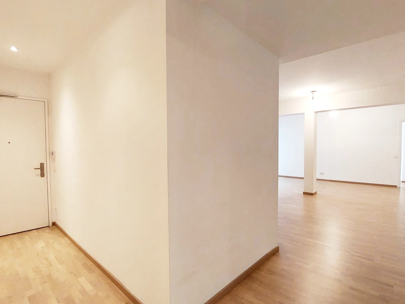 Exklusives Wohnen im Herzen der Altstadt mit Balkon - großzügige 3-Zimmerwohnung beim Hohen Markt!