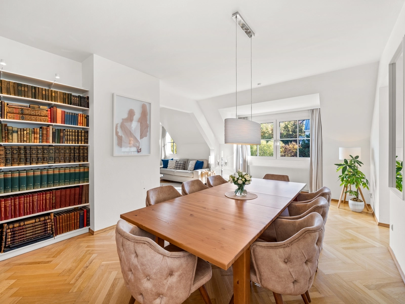 Großzügige Dachgeschoßwohnung mit Terrasse in Top-Lage!