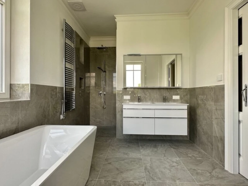 Exklusive, top-sanierte Stilaltbau-Villa mit Fernblick in Bestlage von Gersthof
